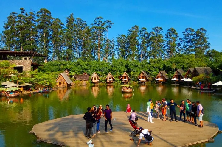 Momen Hangat Liburan Keluarga Ringgo Agus di Dusun Bambu Lembang: 10 Foto Eksklusif yang Memukau