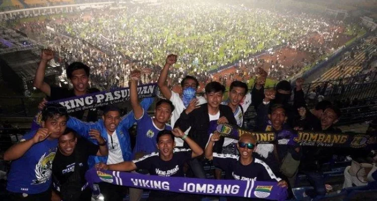 Persib Bandung Juara Hattrick Liga, Bobotoh Rayakan di Stadion Gelora Bandung Lautan Api