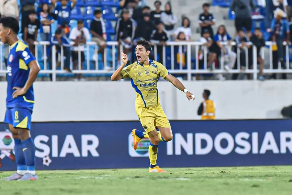 Persib Bandung Siap Mengguncang Borneo FC: Bojan Hodak Optimistis Rebut Gelar Juara