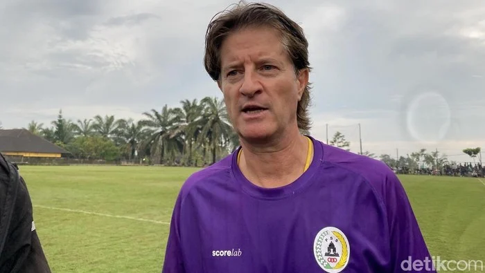 Pieter Huistra Ungkap Rahasia Juara di Final Liga 2: PSS Sleman Siap Genggam Gelar