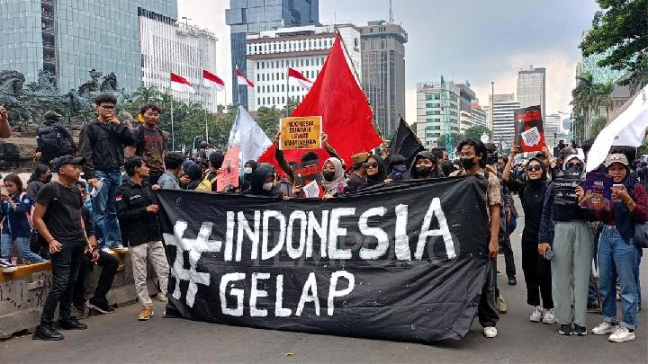 Ray Rangkuti Gigit Prabowo: Kritik Tajam atas Julukan ‘Indonesia Gelap’ yang Mulai Memanas