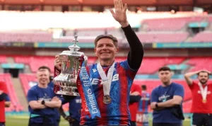 Revolusi Kursi Pelatih: Oliver Glasner Menuju AC Milan dan Efek Domino di Crystal Palace