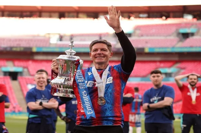 Revolusi Kursi Pelatih: Oliver Glasner Menuju AC Milan dan Efek Domino di Crystal Palace