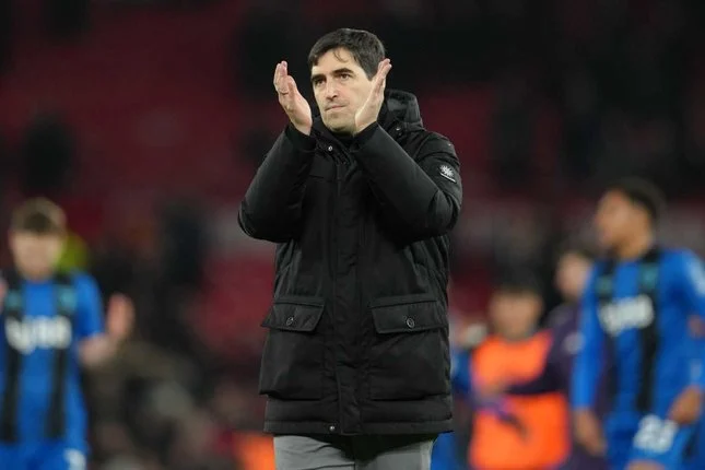 Andoni Iraola: Pelatih Muda yang Siap Menghidupkan Kembali Karakter Permainan Agresif di Liverpool