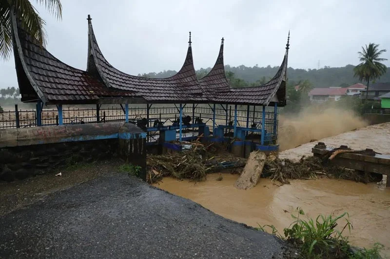 Dunia dalam Kepungan Cuaca Ekstrem: Gelombang Tinggi Sumatra hingga Suhu 42 Derajat di Prancis