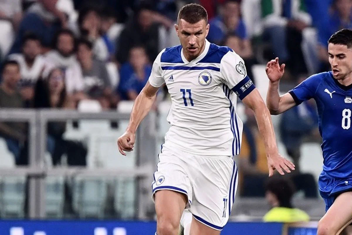 Edin Džeko Digantikan, Bosnia & Herzegovina Tidak Menyerah di Awal Pertandingan