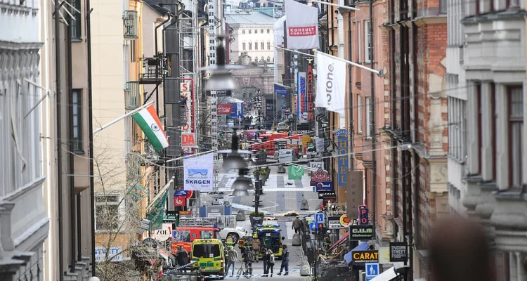 Folkmassa i Massachusetts: Fyra skjutna efter Frankrike-Norge