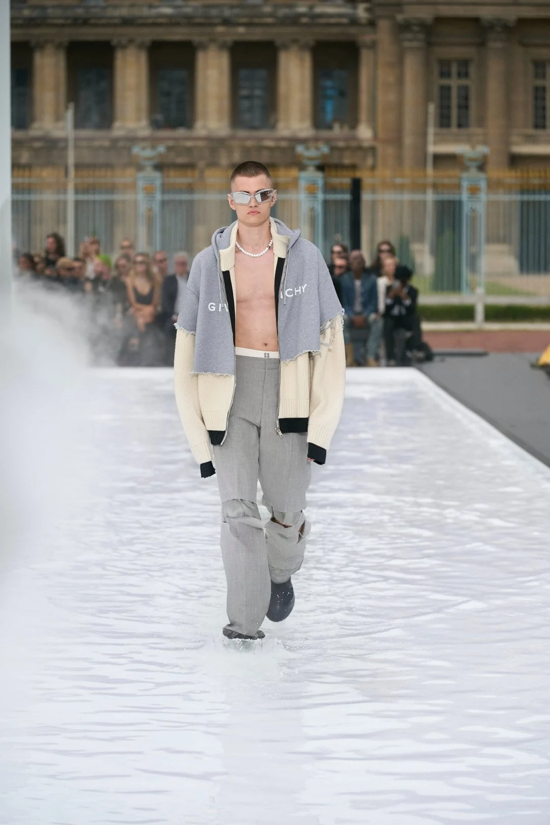 Givenchy Membentuk Identitas Baru dengan Koleksi Busana Pria Spring Summer 2027