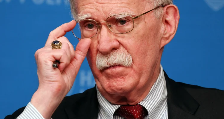 John Bolton erkänner olaglig hantering av hemligstämplad information - Trumps politik i centrum