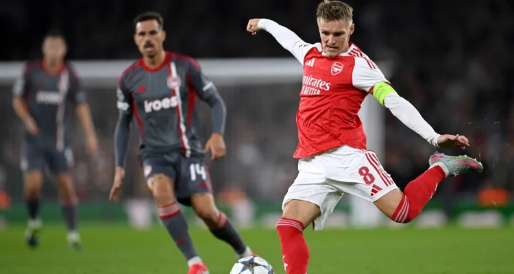 Martin Ødegaard Terlibat Insiden dengan Polisi Saat Parade Kemenangan Arsenal