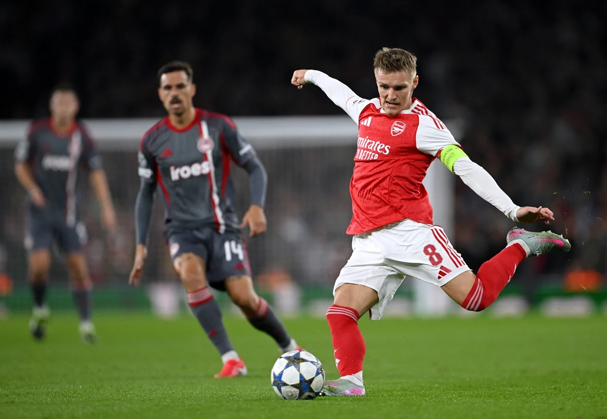 Martin Ødegaard Terlibat Insiden dengan Polisi Saat Parade Kemenangan Arsenal