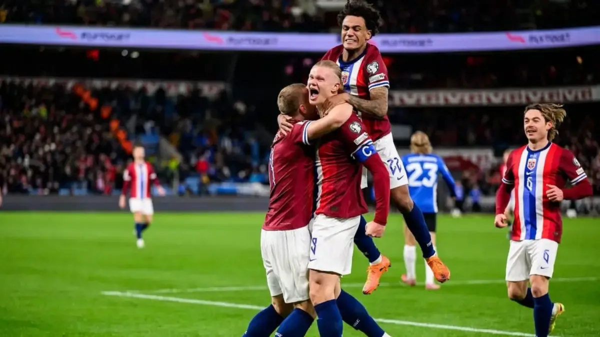 Norway Menggelar 'Viking Row' di Stadion, Erling Haaland Suka Suka Menembak Gol