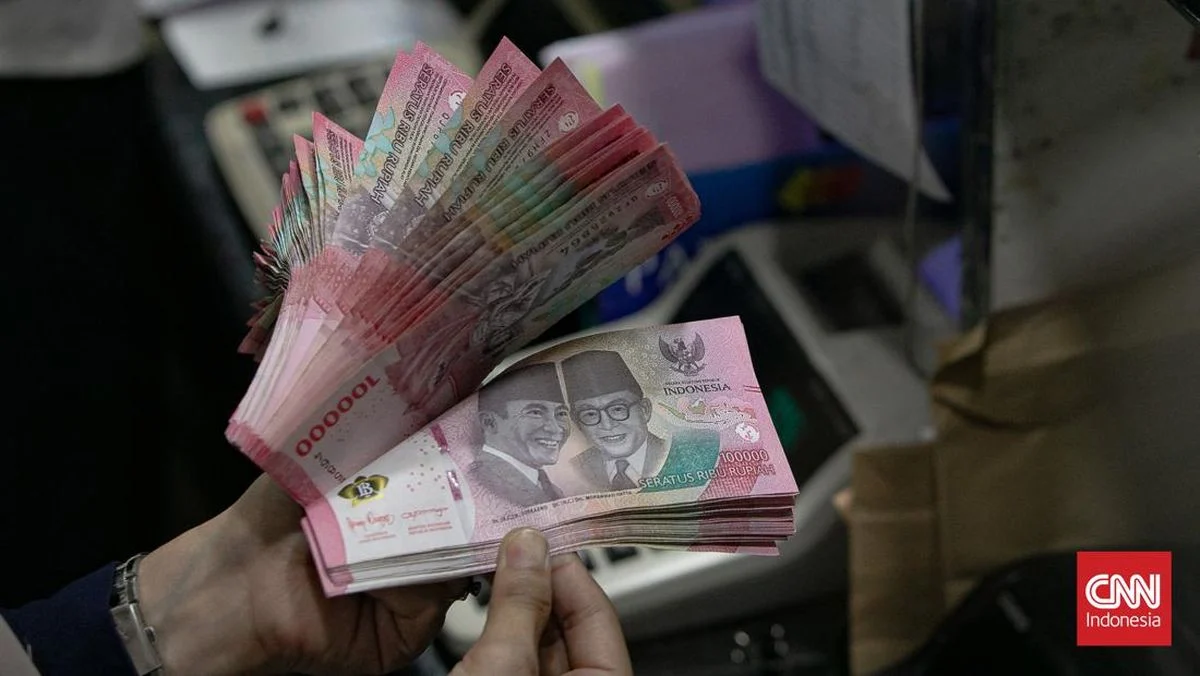 Rupiah Terkapar di Level Terendah Sepanjang Sejarah: Mengapa Turis Singapura Justru Bersorak?
