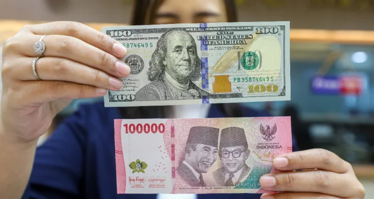 Rupiah Terperosok ke Rekor Terendah Sepanjang Sejarah, Cek Kurs Dollar Hari Ini yang Tembus Rp18.000