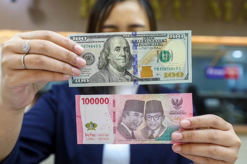 Rupiah Terperosok ke Rekor Terendah Sepanjang Sejarah, Cek Kurs Dollar Hari Ini yang Tembus Rp18.000