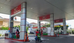 Stasiun Pengisian Bahan Bakar: Antara Kelangkaan dan Penyelewengan