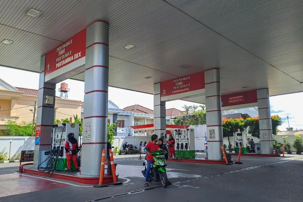 Stasiun Pengisian Bahan Bakar: Antara Kelangkaan dan Penyelewengan