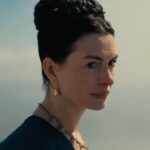 Anne Hathaway dan Seni Berbusana untuk Dua di Press Tour The Odyssey: Kehilangan Batasan