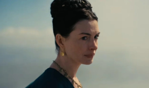 Anne Hathaway dan Seni Berbusana untuk Dua di Press Tour The Odyssey: Kehilangan Batasan