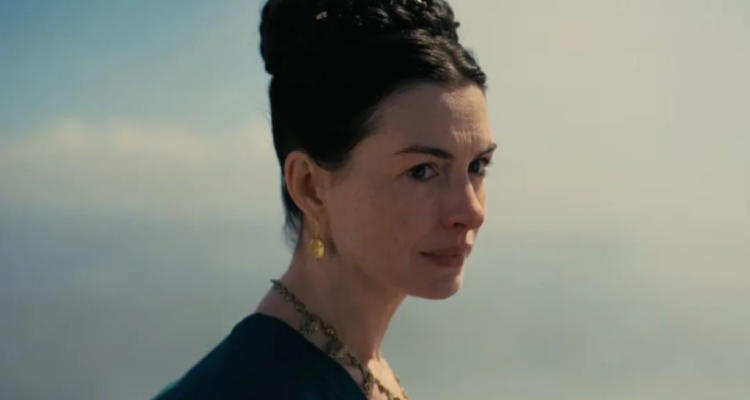 Anne Hathaway dan Seni Berbusana untuk Dua di Press Tour The Odyssey: Kehilangan Batasan