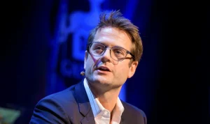 Bettan Byvald: Klarnas VD Sebastian Siemiatkowski Öppnar Upp om Mobbning och Faderns Missbruk Bettan Byvald: Klarnas VD Sebastian Siemiatkowski Öppnar Upp om Mobbning och Faderns Missbruk