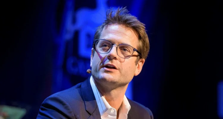 Bettan Byvald: Klarnas VD Sebastian Siemiatkowski Öppnar Upp om Mobbning och Faderns Missbruk