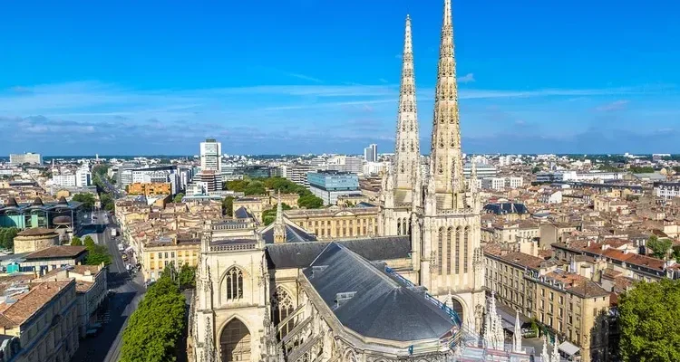 Eldmoln Hotar Bordeaux: Frankrikes Största Utmaning Sedan Andra Världskriget