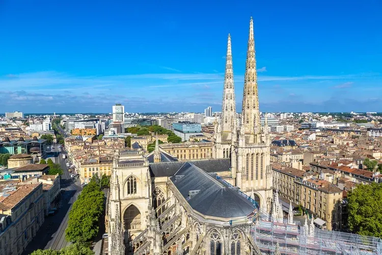 Eldmoln Hotar Bordeaux: Frankrikes Största Utmaning Sedan Andra Världskriget