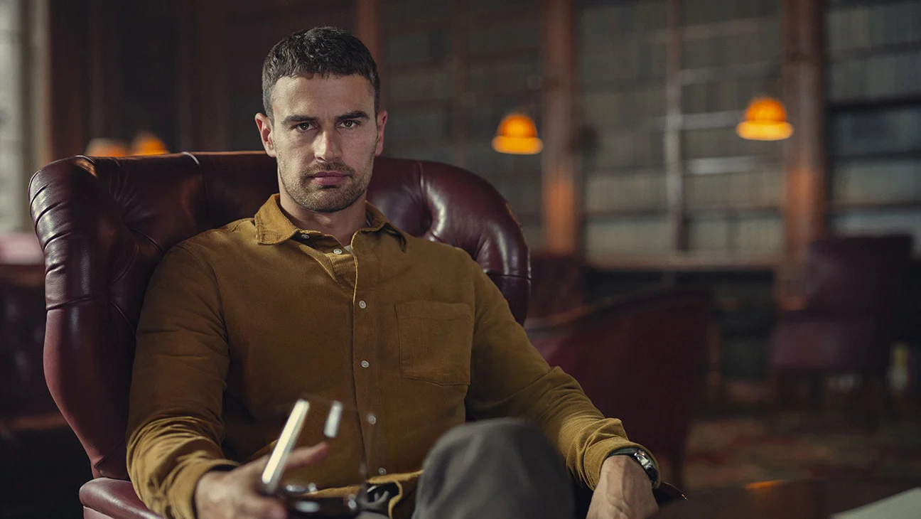 First Look The Gentlemen Musim Kedua Tayang September Theo James Kembali: Petualangan Baru di Italia