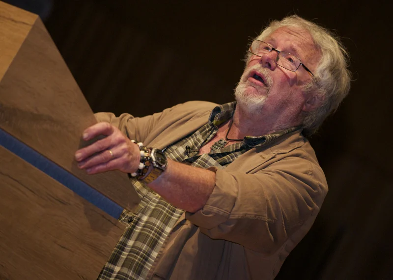 Före detta TV-stjärnan Bill Oddie har gått bort, samtidigt som en annan ikonisk figur, Glenn Hysén, kämpar med Parkinsons sjukdom