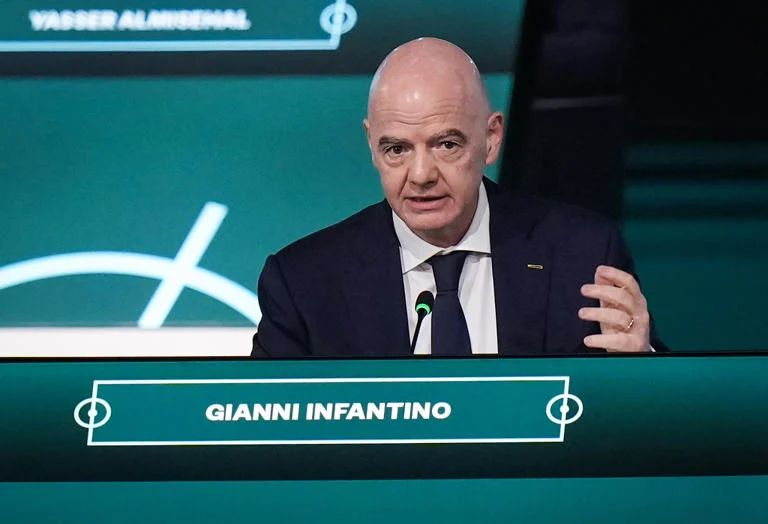 Förtroendekris skakar fotbolls-VM: Gianni Infantino i stormens öga efter politiska påtryckningar