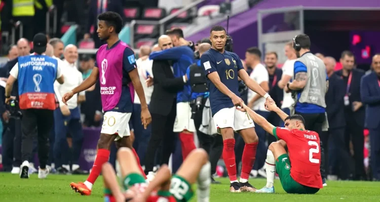 Frankrikes guldjakt fortsätter: Mbappé hjälte och orosmoln när Marocko föll