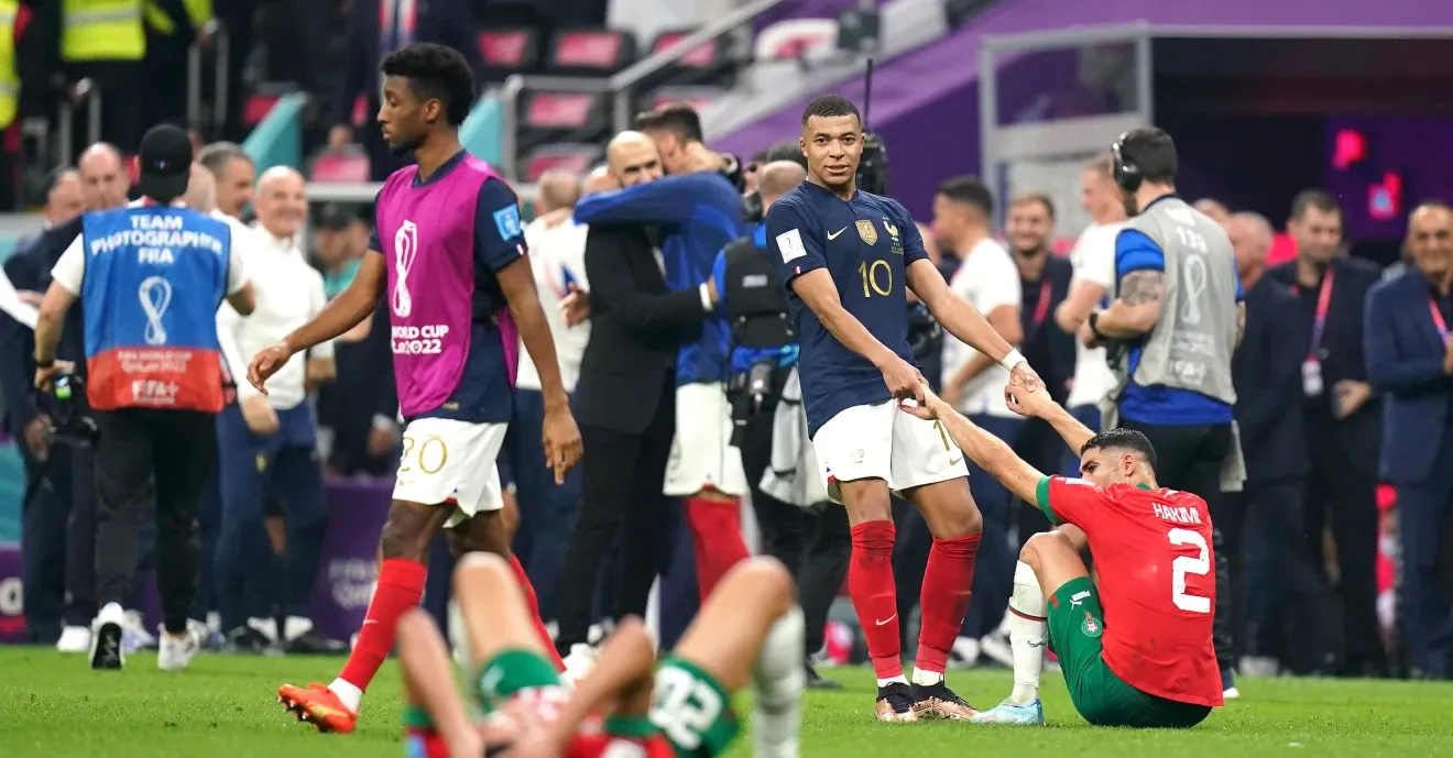 Frankrikes guldjakt fortsätter: Mbappé hjälte och orosmoln när Marocko föll