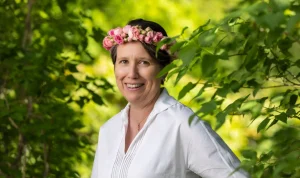 Ginna Lindbergs Inspirerande Sommarprat: En Journalist som Berättar om Livet