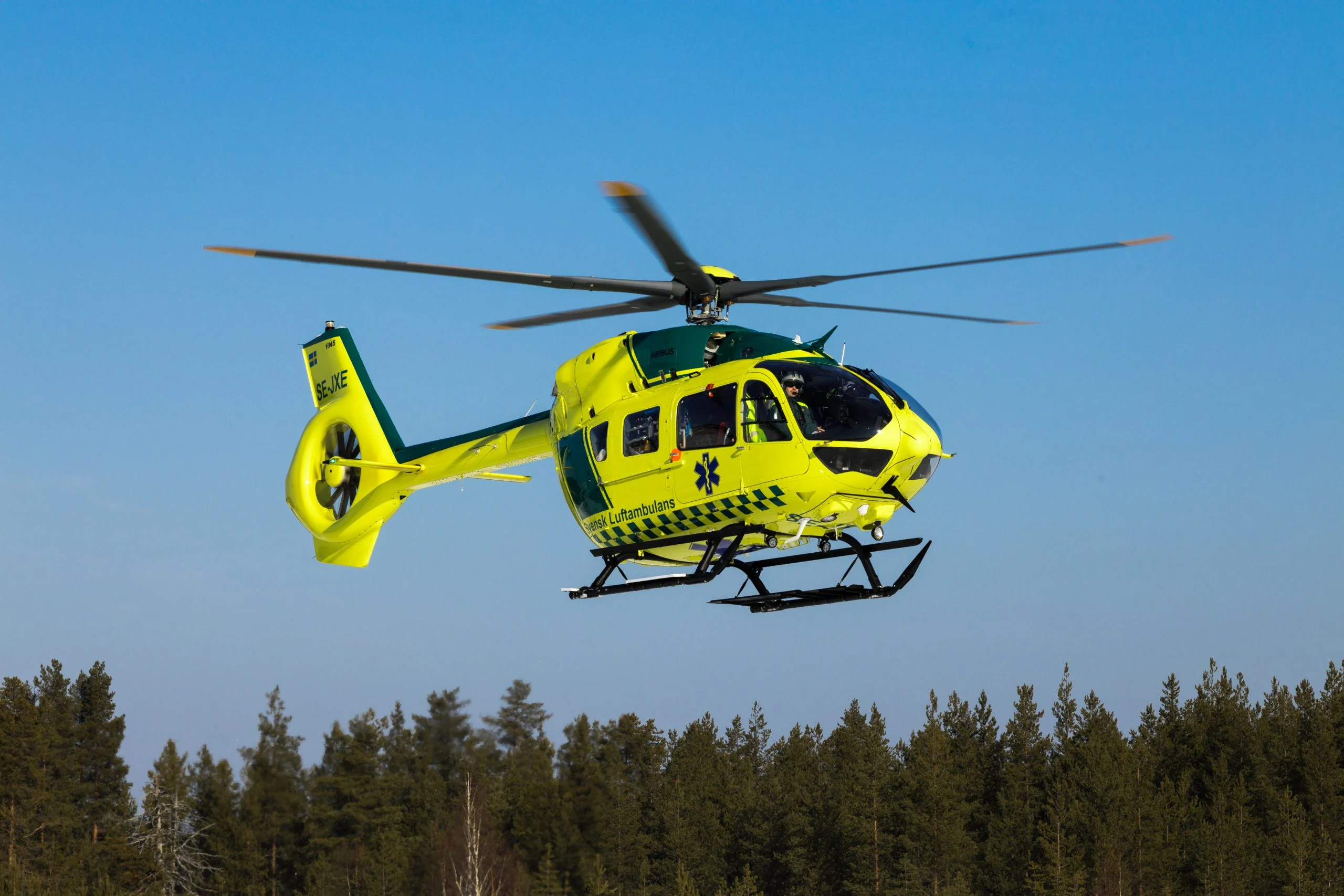 Helikopter till undsättning i Sverige - flera olyckor under helgen