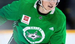 Jason Robertson Undviker Skiljedomstol med Jättelön