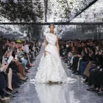 Jejak Lynda Benglis di Balik Dior Haute Couture Fall/Winter 2026-2027: Jonathan Anderson's Inspirasi