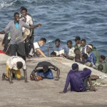 Melilla i Kaos: Tusentals Migranter Tvingas Simma Över Gränsen