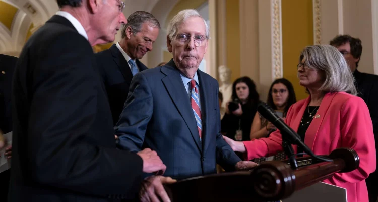 Mystik Omgivningar Varför Mitch McConnell Får Rensa Rykten Om Hans Hälsa