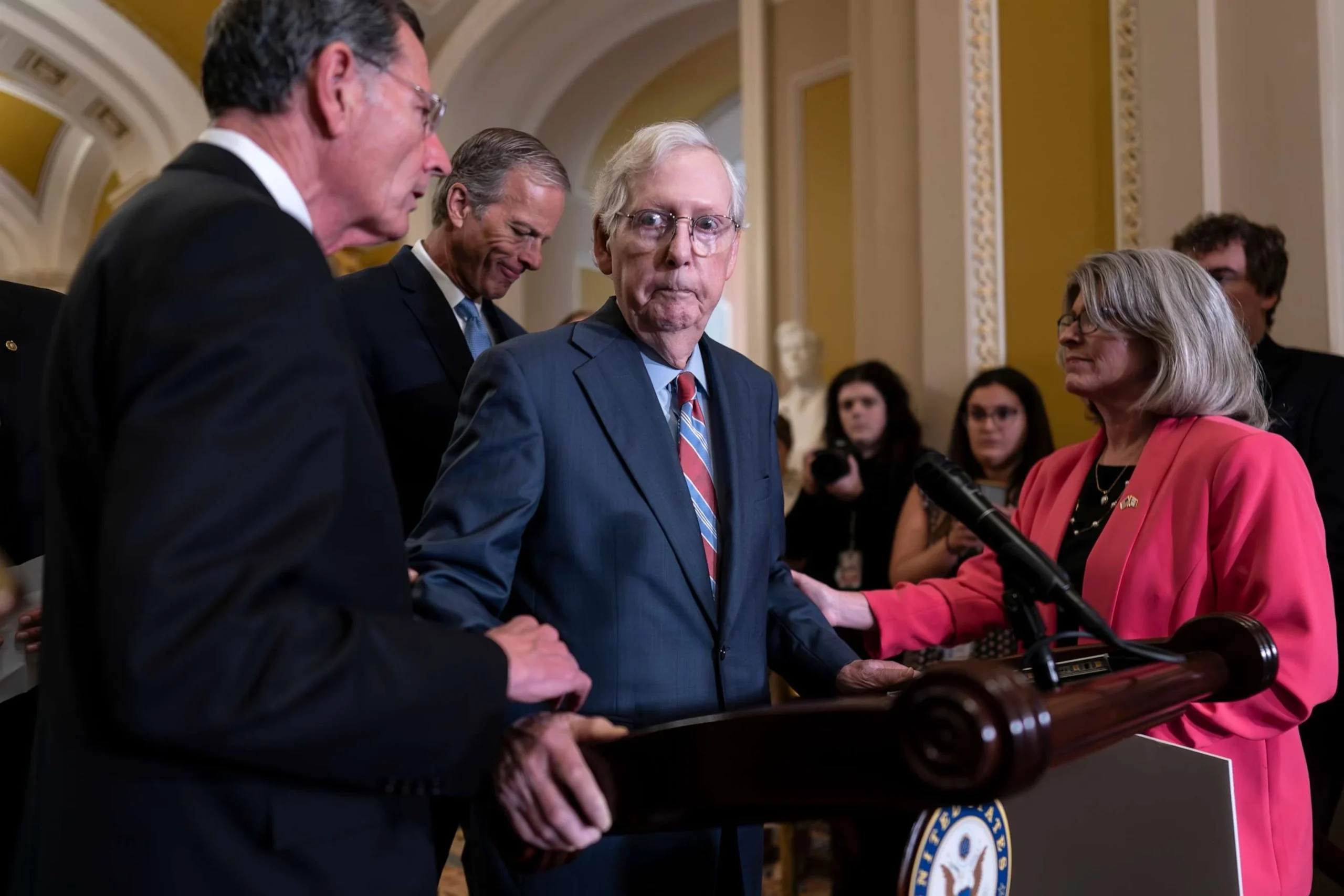 Mystik Omgivningar Varför Mitch McConnell Får Rensa Rykten Om Hans Hälsa
