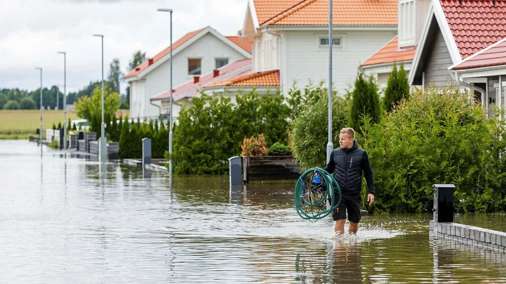 Översvämning Hotar Sverige - Varningar för Regn, Vind och Hög Temperatur