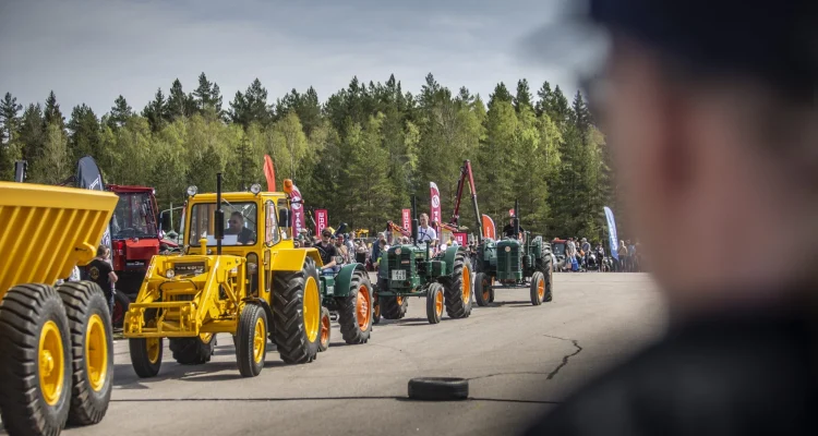 Traktor i fokus: Olyckor, racing och jordbruk
