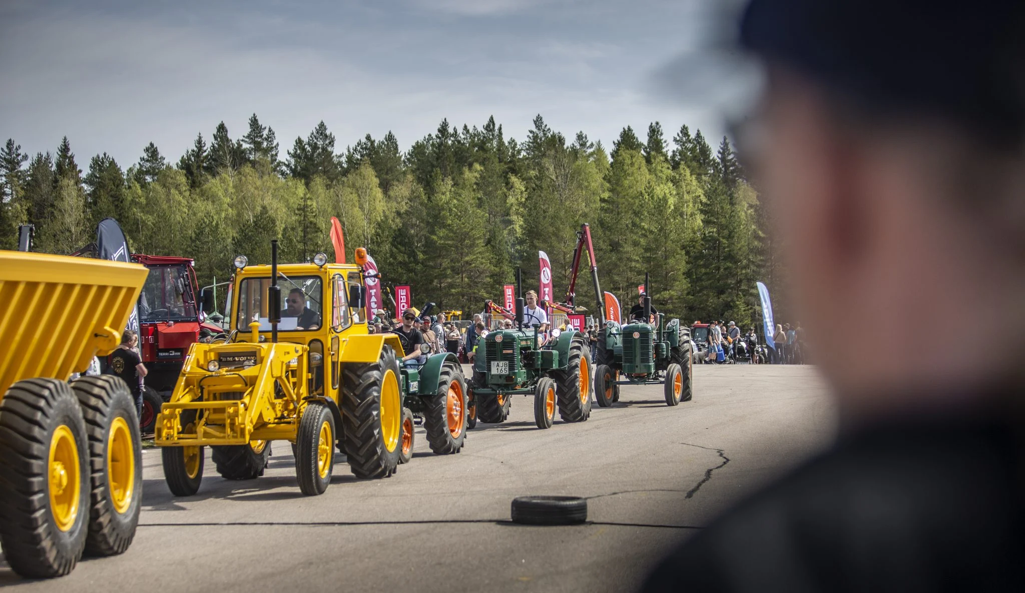 Traktor i fokus: Olyckor, racing och jordbruk