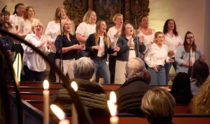 Vårtecken i kyrkan: Från tyst väckelse till brännande samhällsdebatt