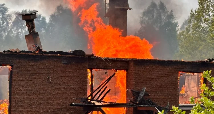 Villa Totalförstörd i Brand utanför Boden: Nyheterna du Bör Veta