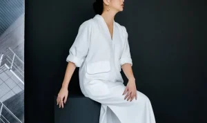 Josephine Anni Pre-Fall 2026: Mode som raderar gränsen mellan arbetsdag och kvällsliv