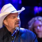 Ticketmaster Kembali Berita: Garth Brooks Membuat Rekor Penjualan Tiket, Holly Rowe Menentang Biaya Layanan di Olimpiade LA28