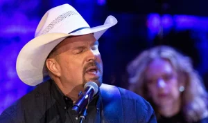 Ticketmaster Kembali Berita: Garth Brooks Membuat Rekor Penjualan Tiket, Holly Rowe Menentang Biaya Layanan di Olimpiade LA28