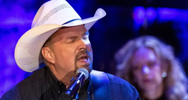 Ticketmaster Kembali Berita: Garth Brooks Membuat Rekor Penjualan Tiket, Holly Rowe Menentang Biaya Layanan di Olimpiade LA28