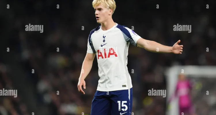 Tottenham Hotspur FC: Bergvall Får Chans att Behålla Posten, Medan Gakpo Jagas